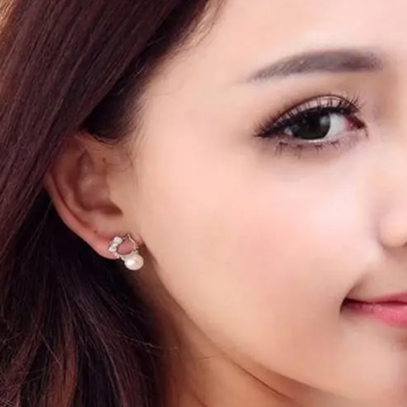 Hello Kitty Crystal PEARL STUD Earrings with Gift Bag - Picture 7 of 8